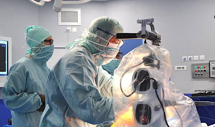 ROBOT - Technologie de pointe pour la chirurgie du genou à Pau